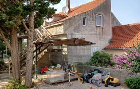 DUGI OTOK, VELI RAT — Upper floor of a house with a tavern for 135,000 €