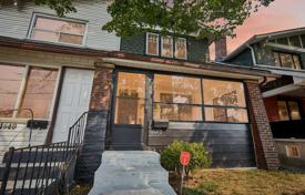 Terraced house – Gerrard Street East, Toronto, Ontario,  Canada for C$1,148,000