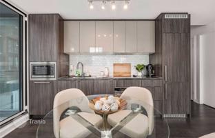 3-bedroom apartment in Blue Jays Way for C$1,168,000