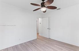 Townhome – Hollywood, Florida, USA for $629,000