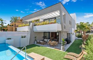 5-bedroom villa 297 m² in Puerto Banús for 2,195,000 €