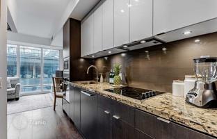 4-bedroom apartment in Blue Jays Way for C$745,000