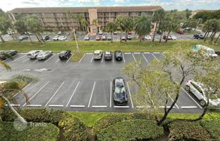 2-bedroom apartments in condo 106 m² in Pembroke Pines for $290,000