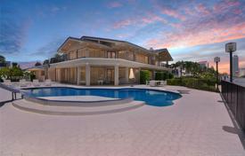 Spacious villa with a backyard, a pool, a sitting area, a terrace and two garages, Hallandale Beach, USA for $3,975,000