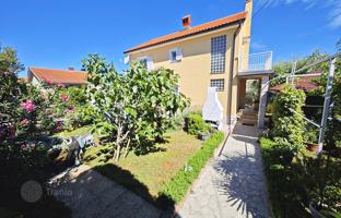 6-bedroom house 250 m² in Malinska for 710,000 €