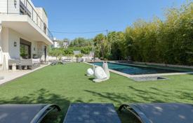 Modern villa with a swimming pool, a garden and a view of the sea near the beach, Juan-les-Pins, France for 8,000 € per week