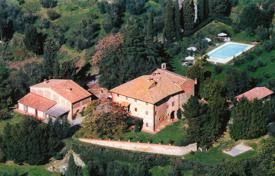 Historic villa with a swimming pool, guest apartments and panoramic views in a quiet area, Volterra, Italy for 2,200,000 €