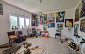 House for sale with the possibility of partial renovation on floors for 300,000 €
