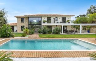 5-bedroom cottage in Roquefort-les-Pins for 2,990,000 €