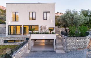 3-bedroom villa 240 m² in Pržno for 1,300,000 €