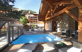 6 bedroom high specification 210 m² chalet with private heated outdoor pool 200m from the slopes (A) for 1,760,000 € 6 bedroom high specification 210 m² chalet with private heated outdoor pool 200m from the slopes (A) for 1,760,000 €