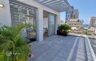 5-bedroom penthouse 232 m² in Tel Aviv for $6,145,000