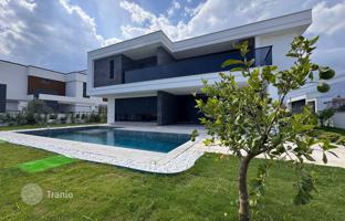 4-bedroom villa 180 m² in Camyuva for 58,305,000 TRY