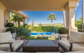 A 3 storey villa with a quiet cul-de-sac location offering inland views over Sotogrande towards Valderrama, La Reserva and the mountains for 887,000 €