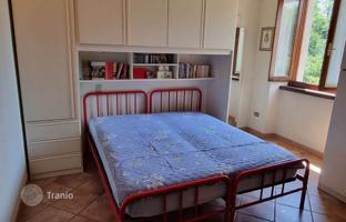 5-bedroom villa 300 m² in Villafranca in Lunigiana for 890,000 €