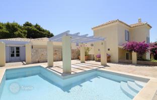 Three-level villa with a pool, a garden and a sea view in Kranidi, Peloponnese, Greece for 750,000 €