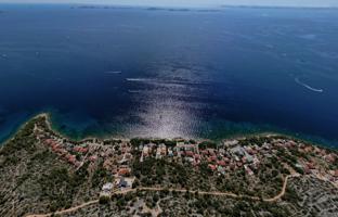 Land plot 1,679 m² in Murter. Price on request