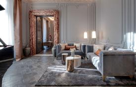 Luxurious classic apartment in the heart of Rome, Italy for $31,000 per week