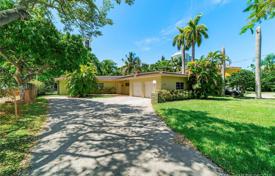 Cozy cottage with a large plot, a garage and a terrace, Miami, USA for $1,749,000