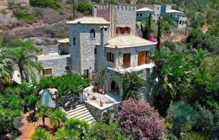 Stone villa with a lush garden in Kardamyli, Peloponnese, Greece for 700,000 €