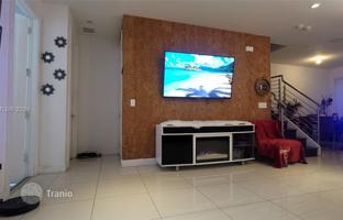 3-bedroom house 215 m² in Doral for $712,000