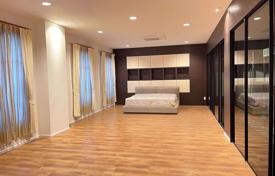 4 bed House in Baan Klang Krung Grande Vienna Rama 3 Bangphongphang Sub District for 2,800 € per week
