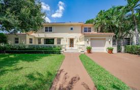 Spacious villa with a backyard, a pool, a sitting area, a terrace and a garage, Miami Beach, USA for $2,199,000