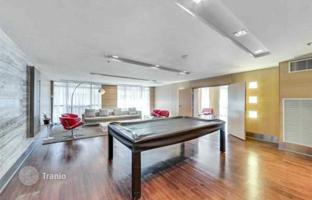 2-bedroom apartment in Carlton Street for C$846,000