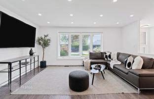 9-bedroom house in Etobicoke for C$2,044,000