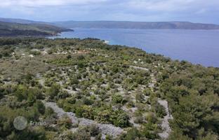 Land plot 6,752 m² in Cres for 2,025,000 €