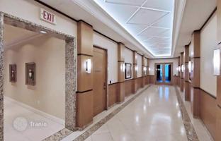 2-bedroom apartment in Etobicoke for C$1,055,000
