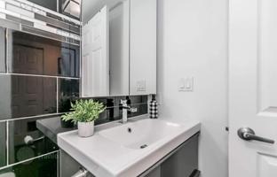 2-bedroom apartment in Front Street West for C$881,000