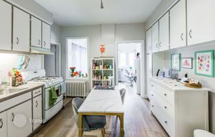 11-bedroom house in Quebec Avenue for C$2,229,000