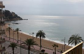 Apartments for sale in Lloret de Mar. Fully furnished three bedroom apartment on the beachfront in the center of Lloret de Mar, Costa Brava Apartments for sale in Lloret de Mar. Fully furnished three bedroom apartment on the beachfront in the center of Lloret de Mar, Costa Brava