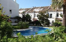 Cosy townhouse with two terraces and mountains views in a residence with a pool, near the beach, Marbella, Andalusia, Spain for 585,000 €