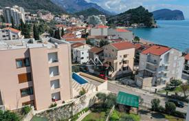 2-bedroom apartment on the second line of the sea in Petrovac for 245,000 €