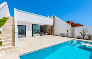 3-bedroom villa 106 m² in Los Alcazares for 500,000 €