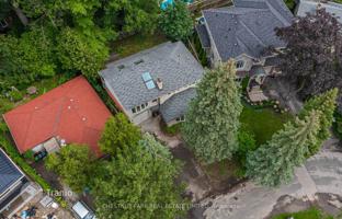 8-bedroom house in Etobicoke for C$2,490,000