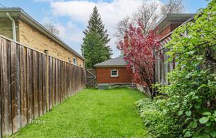8-bedroom house in North York for C$2,092,000