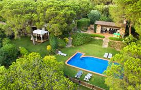 Beautiful villa with a blooming garden, on the second line of the sea, in the exclusive urbanization of Lloret de Mar, Costa Brava, Spain for 4,600 € per week