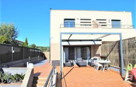 Cozy townhouse with a terrace and a garage near the beach, Lloret de Mar, Spain for 295,000 €