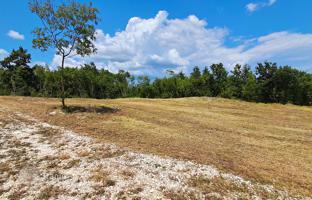 Land plot 1,268 m² in Šegotići for 170,000 €