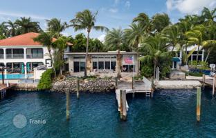 4-bedroom house 379 m² in Miami Beach for $8,150,000