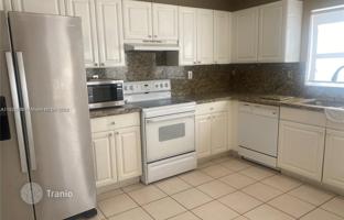 4-bedroom house 303 m² in Hialeah for $790,000