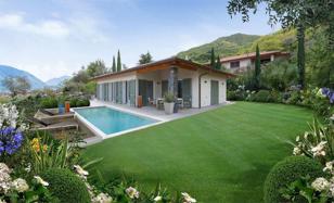 Comfortable villa with a private garden, a swimming pool, a garage, a terrace and a Lake view, Lenno, Italy for 1,250,000 €