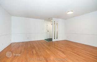 5-bedroom apartment in Bay Street for C$848,000