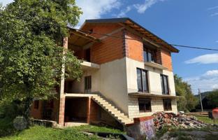4-bedroom house 180 m² in Primorje-Gorski Kotar County for 115,000 €