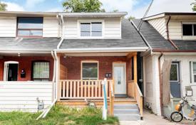 Terraced house – Woodbine Avenue, Toronto, Ontario,  Canada for C$1,043,000