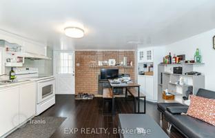 9-bedroom house in York for C$1,295,000