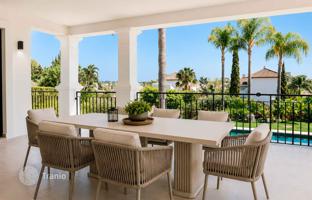 6-bedroom villa 399 m² in Estepona for 3,700,000 €